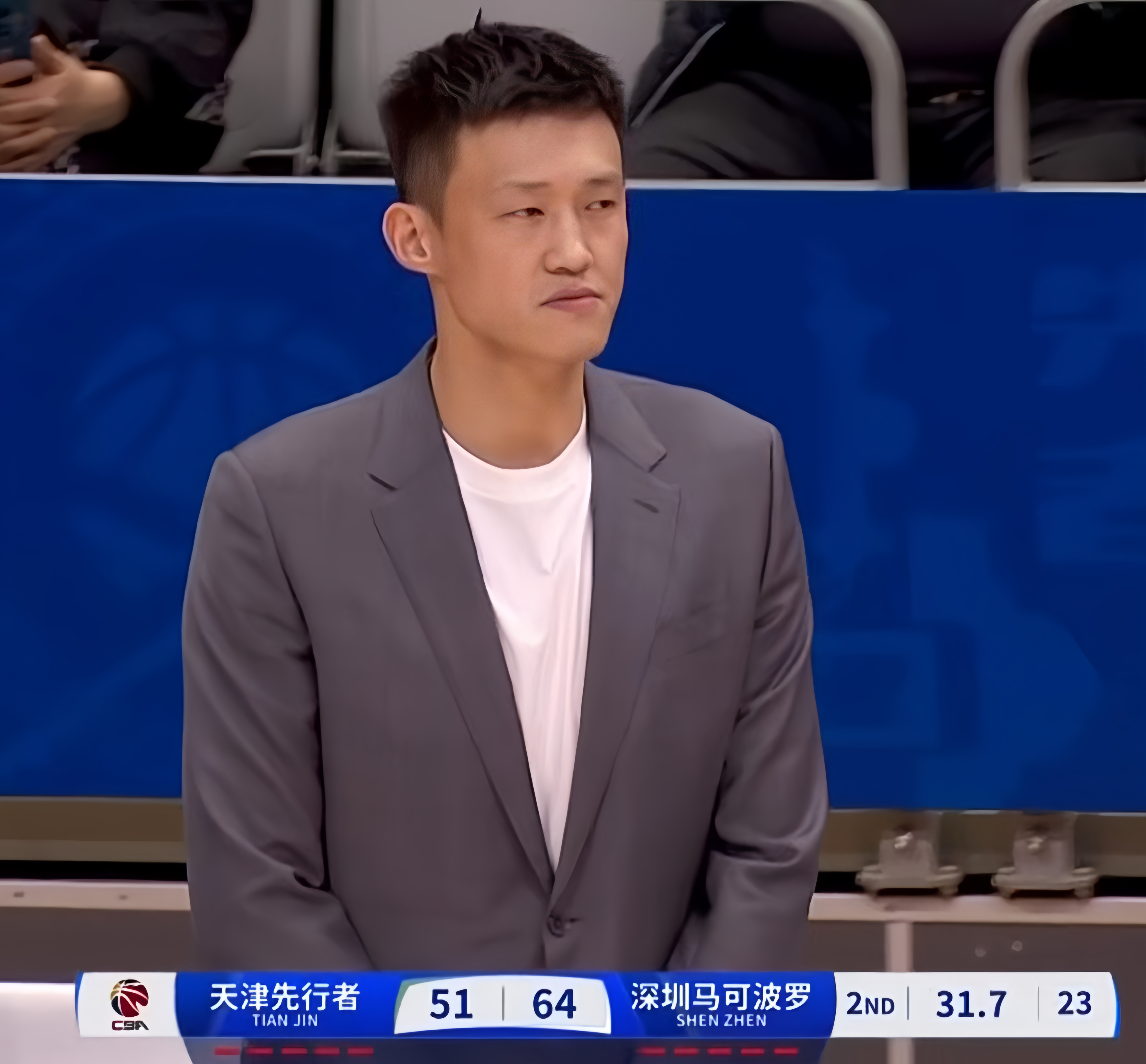 关于赛前突围战来临，深圳男篮围绕全明星赛调整名单，话题不断，更衣室氛围转暖的信息